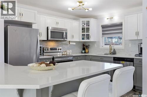 263 250 Akhtar Bend, Saskatoon, SK - Indoor Photo Showing Kitchen With Stainless Steel Kitchen With Upgraded Kitchen