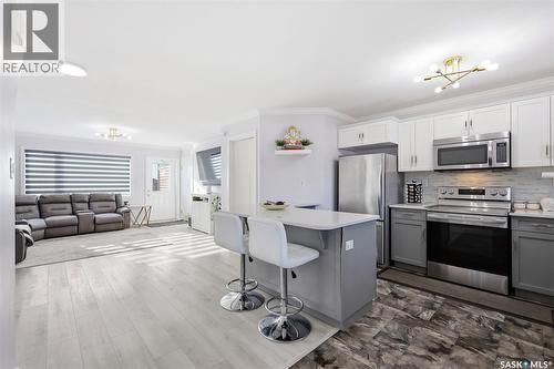 263 250 Akhtar Bend, Saskatoon, SK - Indoor Photo Showing Kitchen With Stainless Steel Kitchen