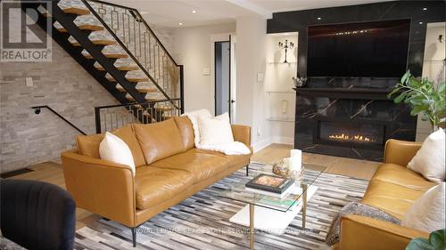 781 Fletcher Valley Crescent, Mississauga, ON - Indoor Photo Showing Living Room With Fireplace