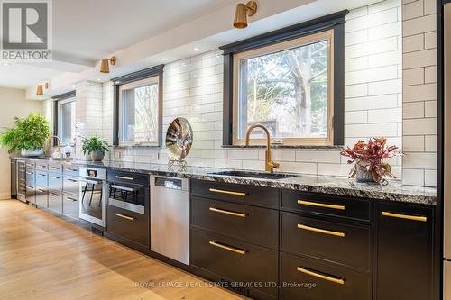 781 Fletcher Valley Crescent, Mississauga, ON - Indoor Photo Showing Kitchen With Upgraded Kitchen