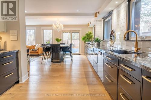 781 Fletcher Valley Crescent, Mississauga, ON - Indoor Photo Showing Kitchen With Upgraded Kitchen