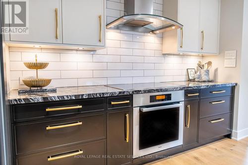 781 Fletcher Valley Crescent, Mississauga, ON - Indoor Photo Showing Kitchen With Upgraded Kitchen