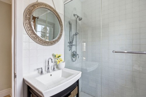 Salle de bains - 138 Av. Highfield, Mont-Royal, QC - Indoor Photo Showing Bathroom