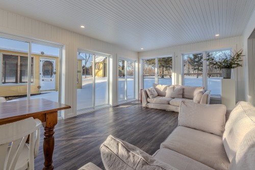 Living Room - 348 Ch. De Turkey Hill, Sutton, QC - Indoor Photo Showing Living Room