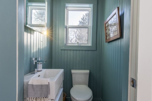 Powder room - 348 Ch. De Turkey Hill, Sutton, QC - Indoor Photo Showing Bathroom