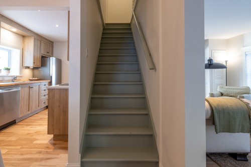 Staircase - 348 Ch. De Turkey Hill, Sutton, QC - Indoor Photo Showing Kitchen