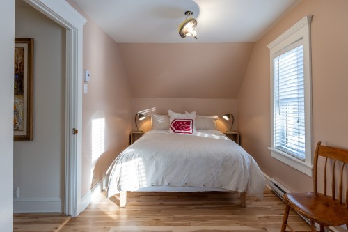 Bedroom - 348 Ch. De Turkey Hill, Sutton, QC - Indoor Photo Showing Bedroom