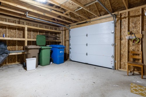 Garage - 348 Ch. De Turkey Hill, Sutton, QC - Indoor Photo Showing Garage