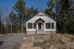 104A Rue du Versant  Sainte-Sophie, QC J5J 0R7