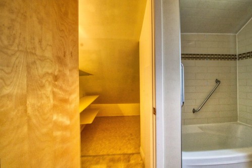 Penderie (Walk-in) - 6 Rue Edward, Ormstown, QC - Indoor Photo Showing Bathroom