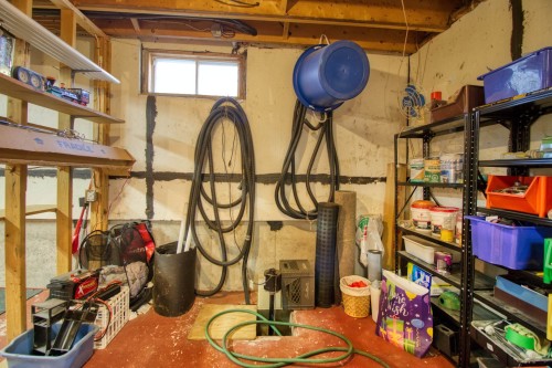 Rangement - 6 Rue Edward, Ormstown, QC - Indoor Photo Showing Basement