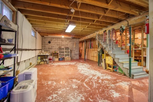 Rangement - 6 Rue Edward, Ormstown, QC - Indoor Photo Showing Basement