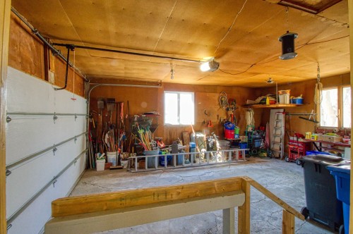 Garage - 6 Rue Edward, Ormstown, QC - Indoor Photo Showing Garage