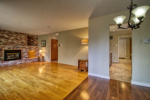 Intérieur - 6 Rue Edward, Ormstown, QC - Indoor Photo Showing Living Room With Fireplace