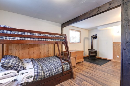 Basement - 70 Ch. Schoolcraft, Potton, QC - Indoor Photo Showing Bedroom