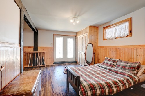 Basement - 70 Ch. Schoolcraft, Potton, QC - Indoor Photo Showing Bedroom