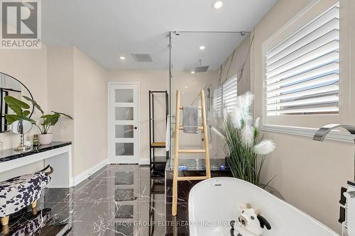 2768 Peacock Drive, Mississauga, ON - Indoor