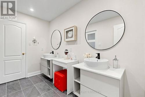 2768 Peacock Drive, Mississauga, ON - Indoor Photo Showing Bathroom