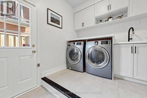 2768 Peacock Drive, Mississauga, ON - Indoor Photo Showing Laundry Room