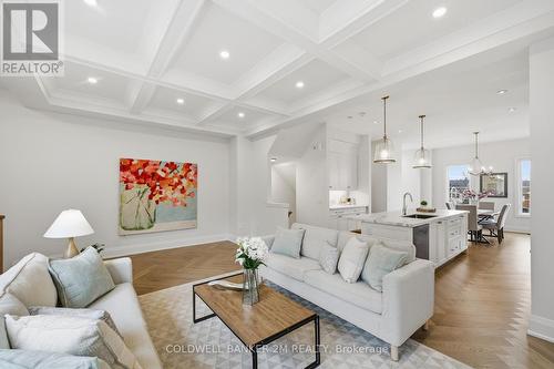 9414 Bayview Avenue, Richmond Hill (Observatory), ON - Indoor Photo Showing Living Room