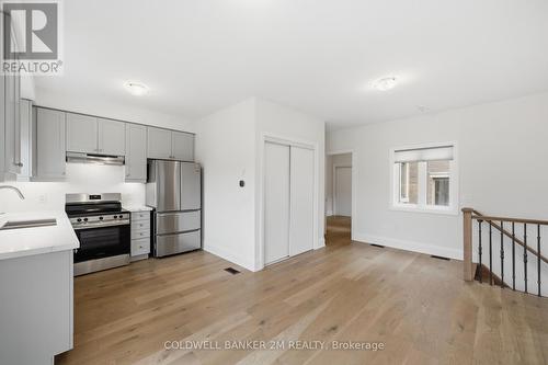 Coach House - 9414 Bayview Avenue, Richmond Hill (Observatory), ON - Indoor Photo Showing Kitchen With Double Sink