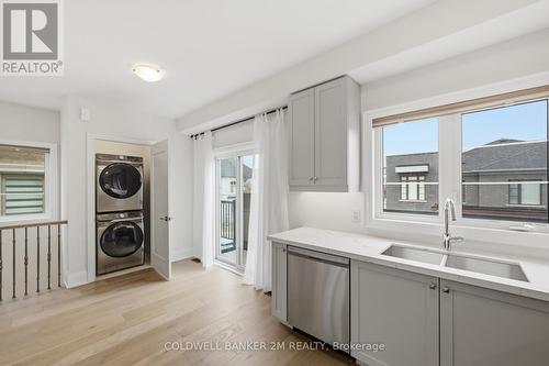 Coach House - 9414 Bayview Avenue, Richmond Hill (Observatory), ON - Indoor Photo Showing Kitchen With Double Sink