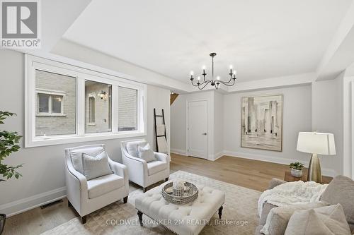 9414 Bayview Avenue, Richmond Hill (Observatory), ON - Indoor Photo Showing Living Room