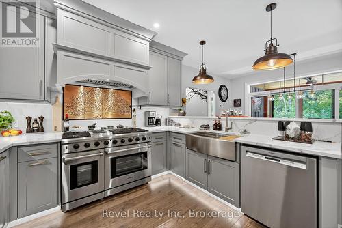 517 Silverbirch Drive, Tiny, ON - Indoor Photo Showing Kitchen With Upgraded Kitchen