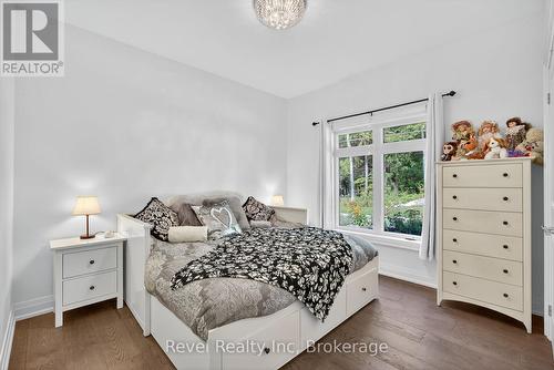 517 Silverbirch Drive, Tiny, ON - Indoor Photo Showing Bedroom