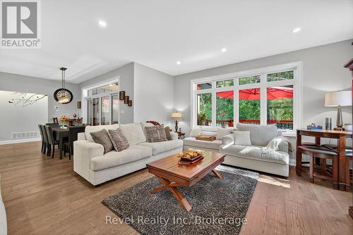 517 Silverbirch Drive, Tiny, ON - Indoor Photo Showing Living Room