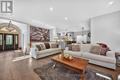 517 Silverbirch Drive, Tiny, ON - Indoor Photo Showing Living Room