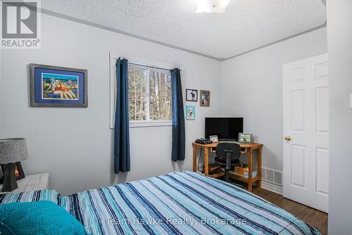 22 Laurier Boulevard, Tiny, ON - Indoor Photo Showing Bedroom