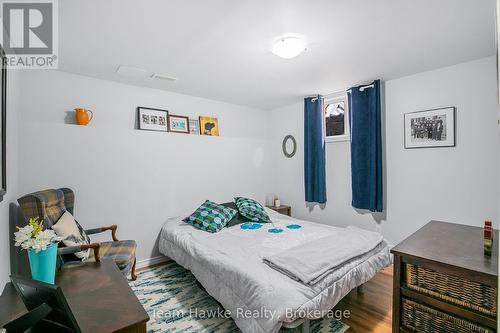22 Laurier Boulevard, Tiny, ON - Indoor Photo Showing Bedroom