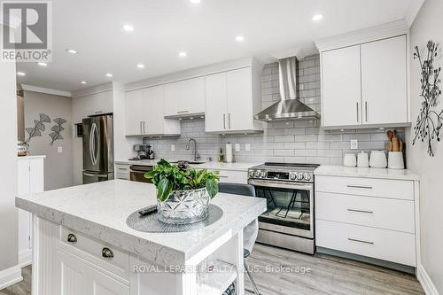 6422 Sapling Trail, Mississauga, ON - Indoor Photo Showing Kitchen With Upgraded Kitchen