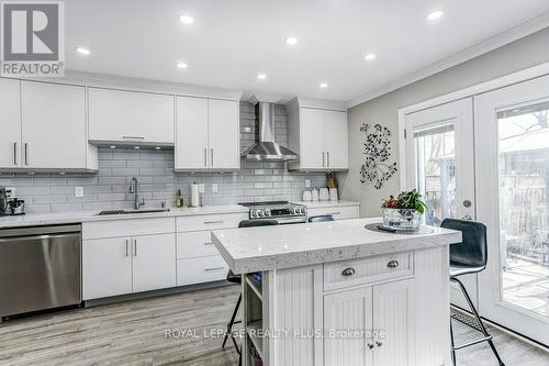 6422 Sapling Trail, Mississauga, ON - Indoor Photo Showing Kitchen With Upgraded Kitchen