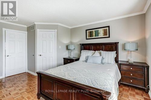 6422 Sapling Trail, Mississauga, ON - Indoor Photo Showing Bedroom