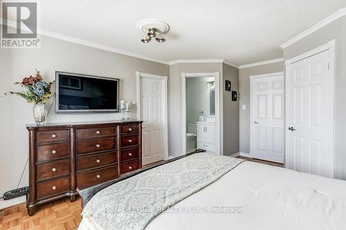 6422 Sapling Trail, Mississauga, ON - Indoor Photo Showing Bedroom