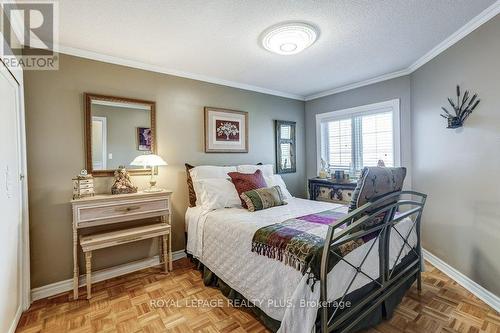 6422 Sapling Trail, Mississauga, ON - Indoor Photo Showing Bedroom