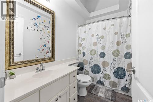 15 Thistle Bay, Regina, SK - Indoor Photo Showing Bathroom