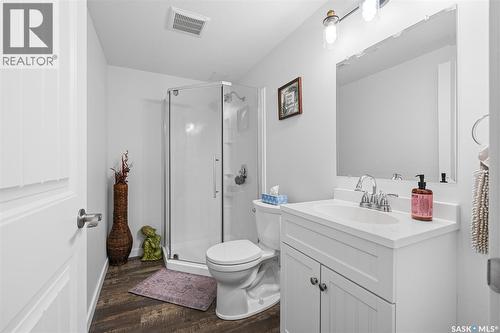 15 Thistle Bay, Regina, SK - Indoor Photo Showing Bathroom