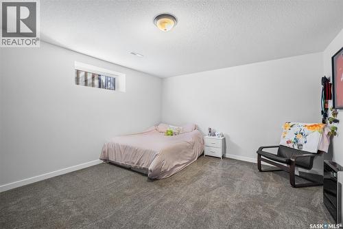 15 Thistle Bay, Regina, SK - Indoor Photo Showing Bedroom