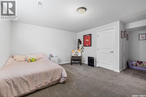 15 Thistle Bay, Regina, SK - Indoor Photo Showing Bedroom