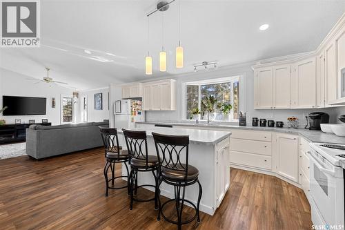 15 Thistle Bay, Regina, SK - Indoor Photo Showing Kitchen