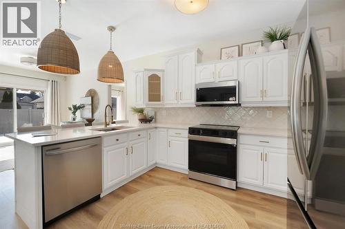 235 Southwind, Tecumseh, ON - Indoor Photo Showing Kitchen With Upgraded Kitchen