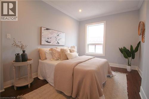 153 Wellington Street N, Hamilton, ON - Indoor Photo Showing Bedroom
