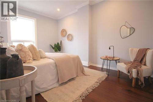 153 Wellington Street N, Hamilton, ON - Indoor Photo Showing Bedroom