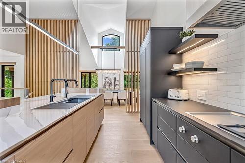 18 Fox Run Drive, Puslinch, ON - Indoor Photo Showing Kitchen