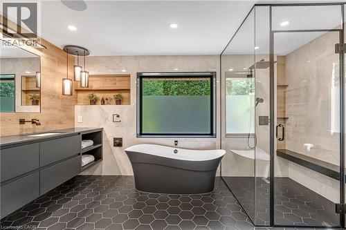 18 Fox Run Drive, Puslinch, ON - Indoor Photo Showing Bathroom