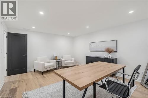 18 Fox Run Drive, Puslinch, ON - Indoor Photo Showing Dining Room