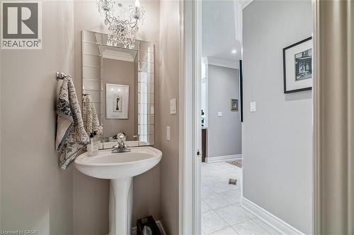 1019 North Shore Boulevard E Unit# 3, Burlington, ON - Indoor Photo Showing Bathroom